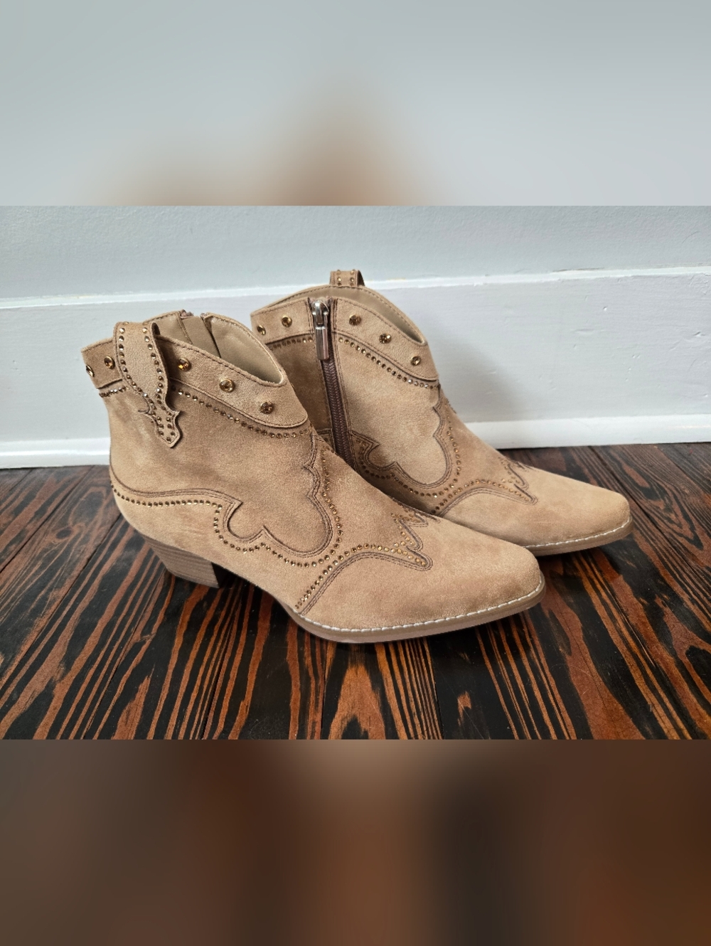 Comfort Est 1946 Tan Studded Western Ankle Boots Festival Concert Bootie Size 7M